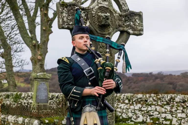 Book a Piper